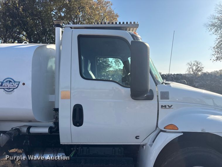 image for item EG8276 2020 International MV607 water truck