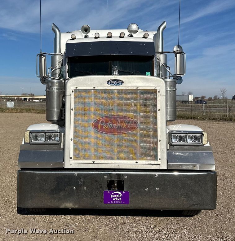 image for item EL0084 1999 Peterbilt 379 semi truck