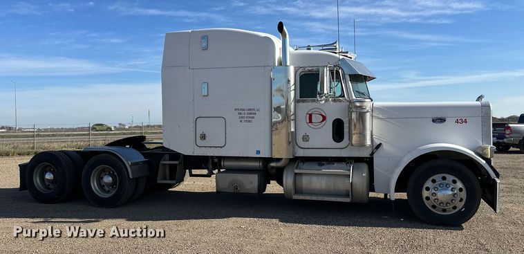 image for item EL0084 1999 Peterbilt 379 semi truck