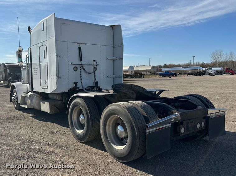 image for item EL0084 1999 Peterbilt 379 semi truck