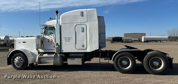 image for item EL0084 1999 Peterbilt 379 semi truck