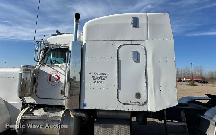 image for item EL0084 1999 Peterbilt 379 semi truck