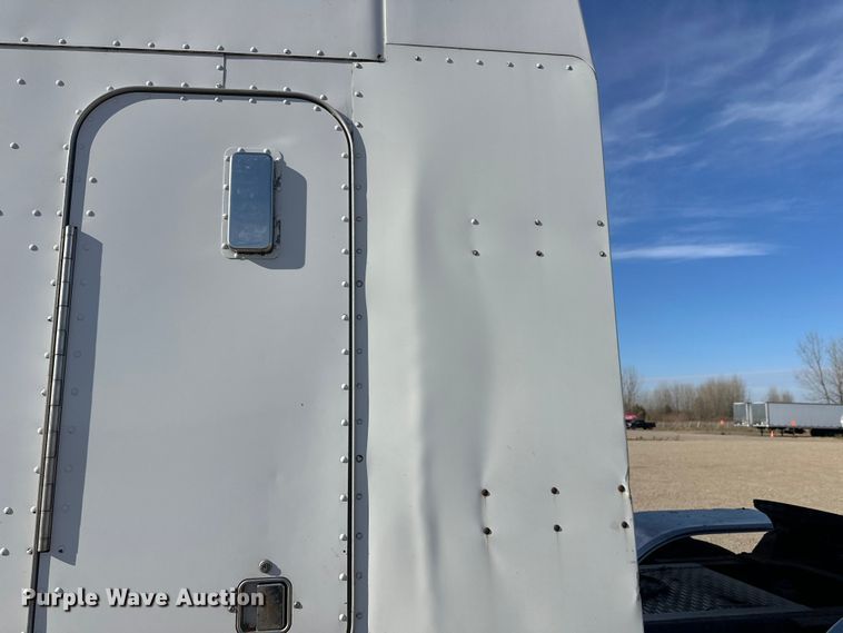 image for item EL0084 1999 Peterbilt 379 semi truck