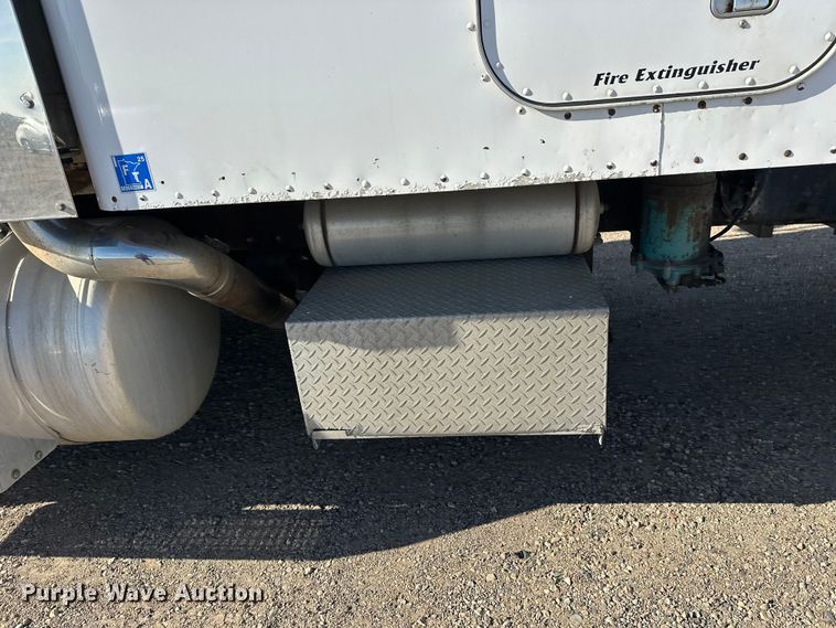 image for item EL0084 1999 Peterbilt 379 semi truck