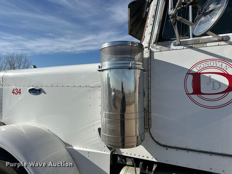 image for item EL0084 1999 Peterbilt 379 semi truck