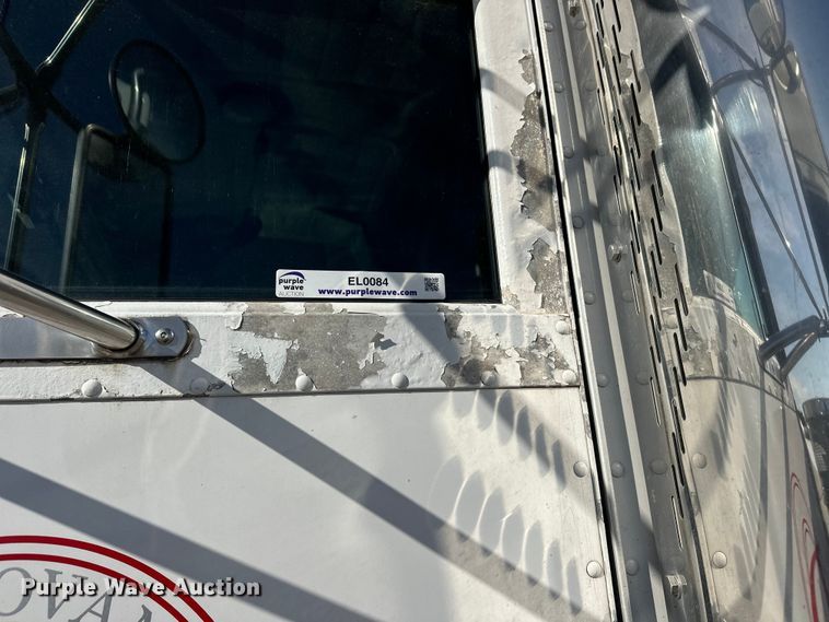 image for item EL0084 1999 Peterbilt 379 semi truck