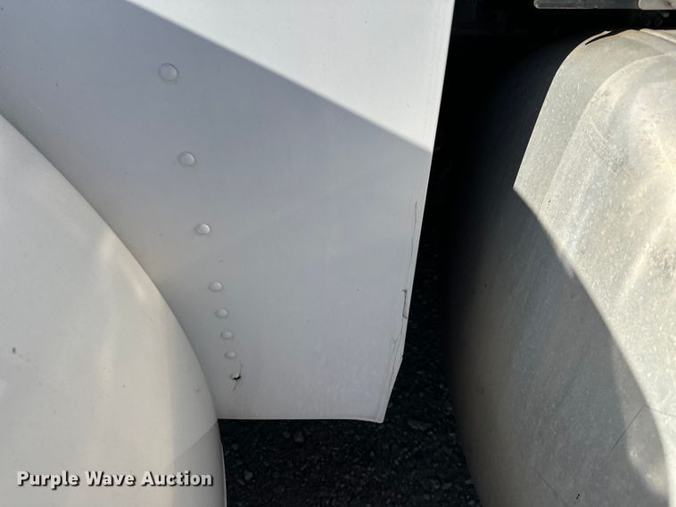 image for item EL0084 1999 Peterbilt 379 semi truck