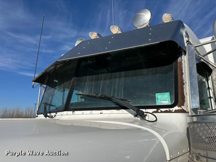 image for item EL0084 1999 Peterbilt 379 semi truck