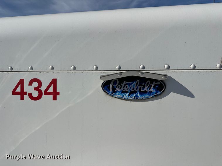 image for item EL0084 1999 Peterbilt 379 semi truck