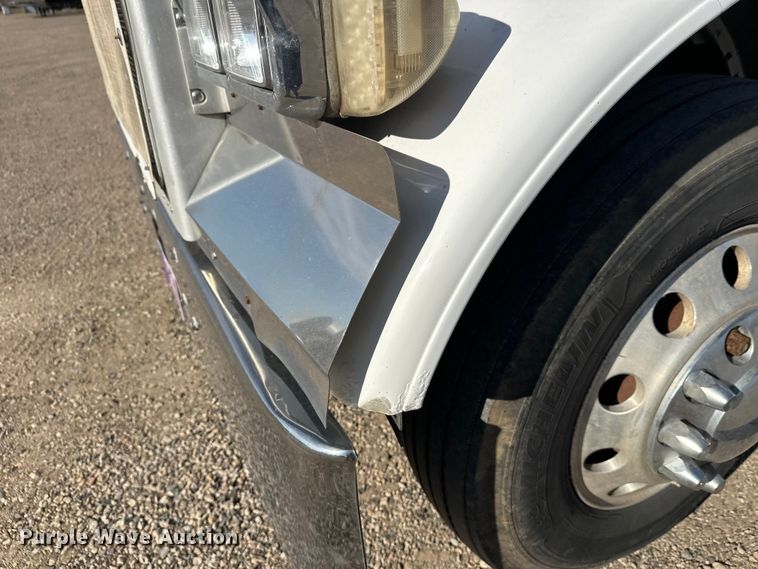 image for item EL0084 1999 Peterbilt 379 semi truck