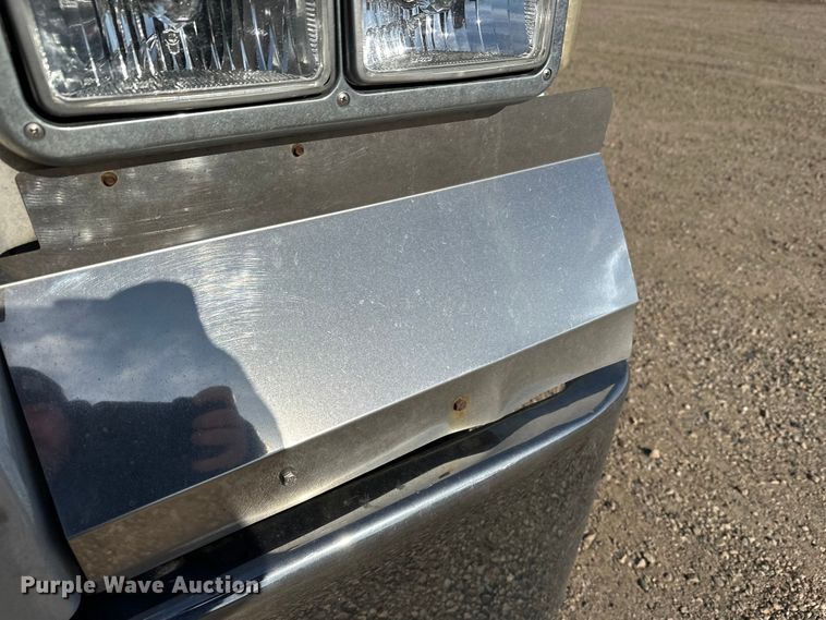 image for item EL0084 1999 Peterbilt 379 semi truck