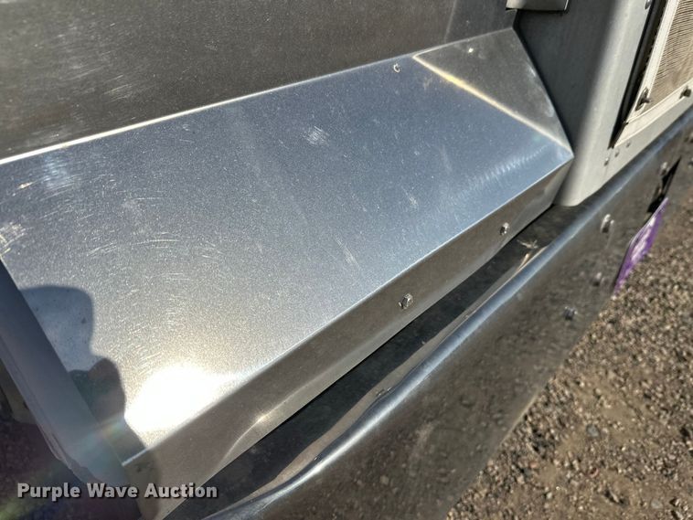 image for item EL0084 1999 Peterbilt 379 semi truck