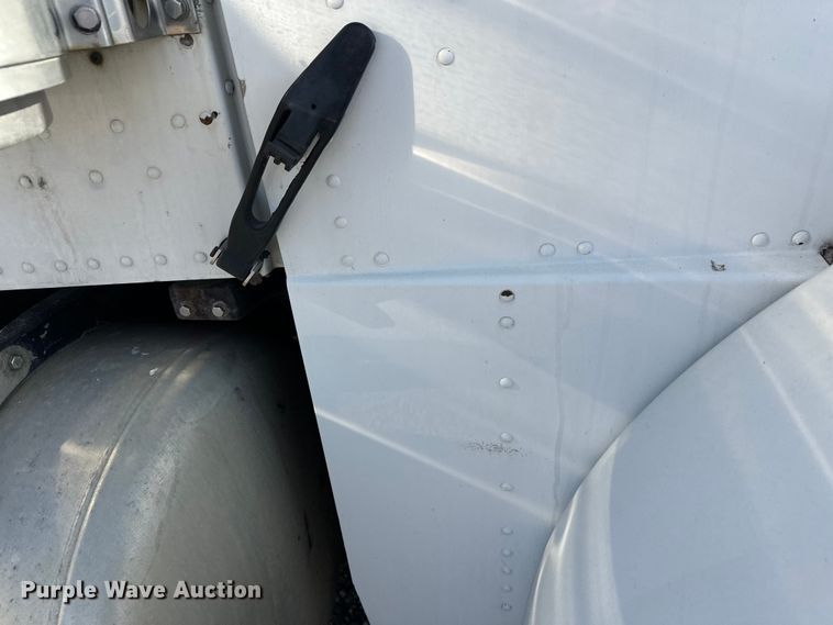 image for item EL0084 1999 Peterbilt 379 semi truck