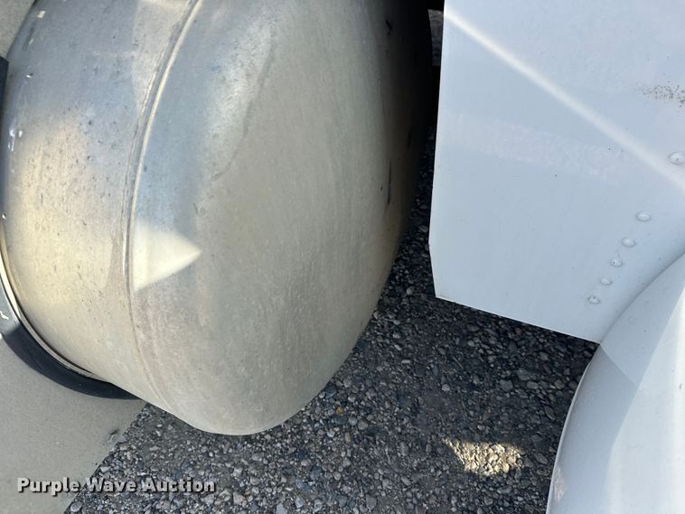 image for item EL0084 1999 Peterbilt 379 semi truck