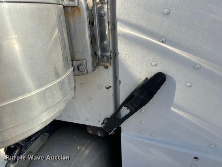 image for item EL0084 1999 Peterbilt 379 semi truck