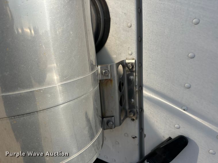 image for item EL0084 1999 Peterbilt 379 semi truck