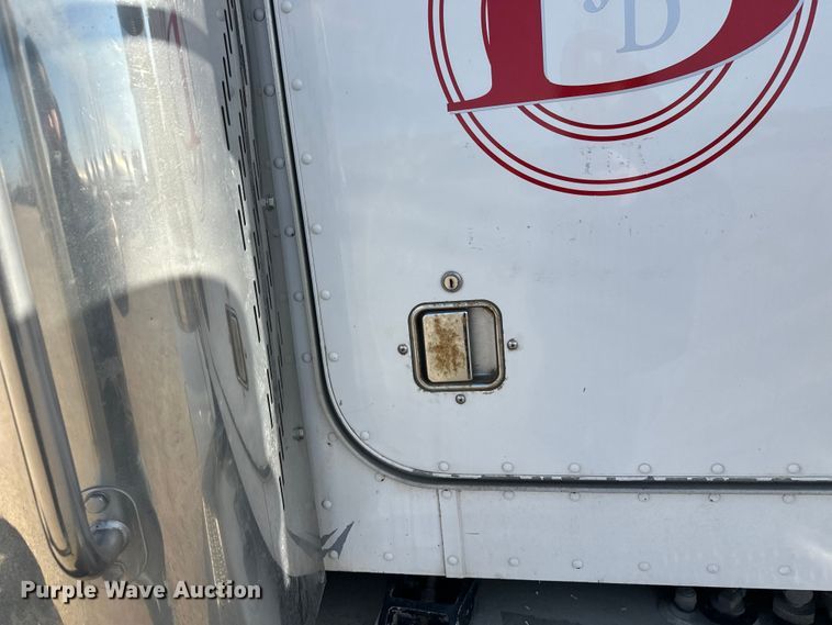 image for item EL0084 1999 Peterbilt 379 semi truck