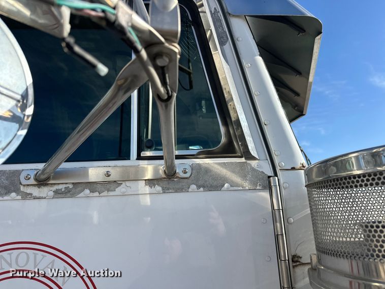 image for item EL0084 1999 Peterbilt 379 semi truck