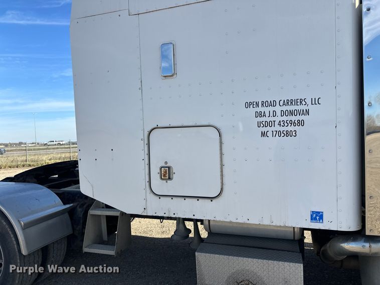 image for item EL0084 1999 Peterbilt 379 semi truck