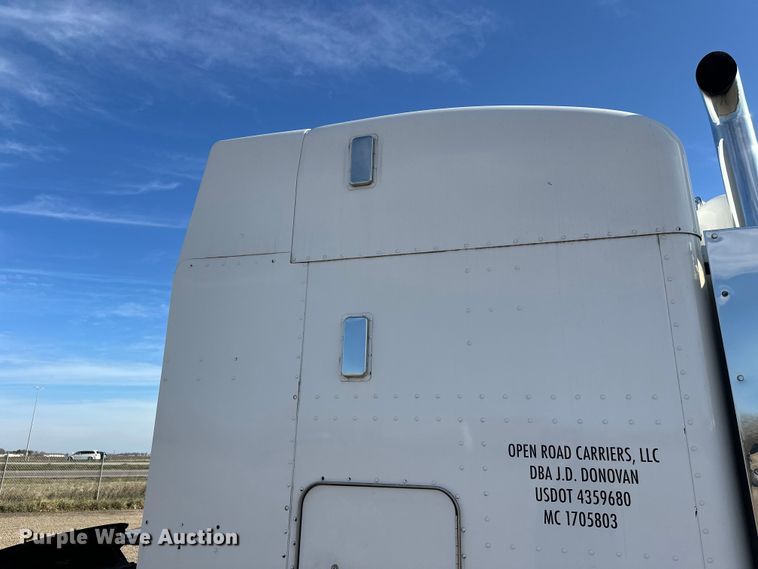 image for item EL0084 1999 Peterbilt 379 semi truck