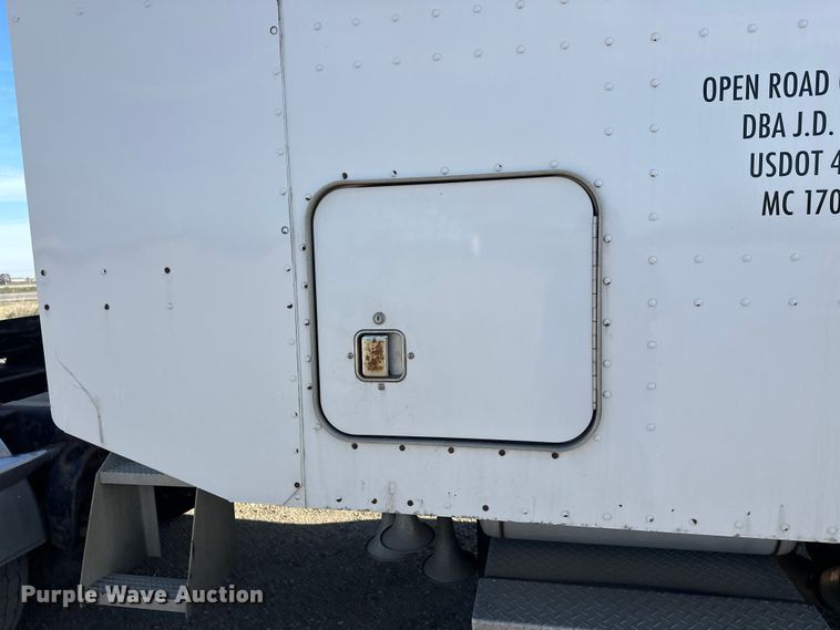 image for item EL0084 1999 Peterbilt 379 semi truck