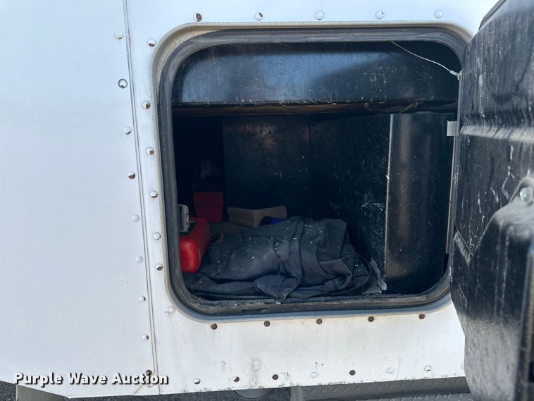 image for item EL0084 1999 Peterbilt 379 semi truck