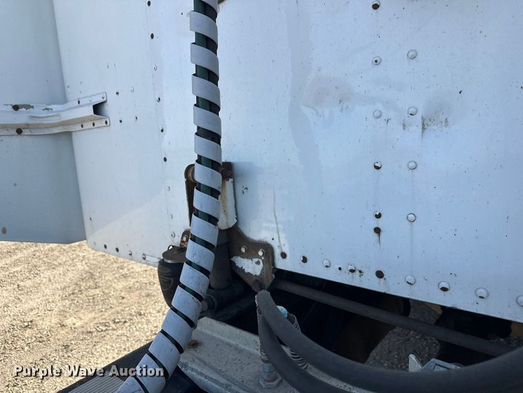 image for item EL0084 1999 Peterbilt 379 semi truck