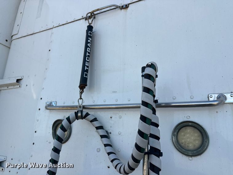 image for item EL0084 1999 Peterbilt 379 semi truck