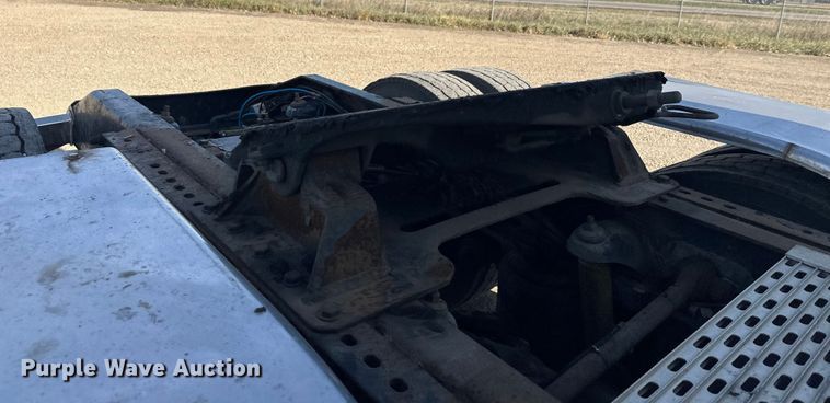 image for item EL0084 1999 Peterbilt 379 semi truck