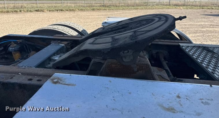 image for item EL0084 1999 Peterbilt 379 semi truck