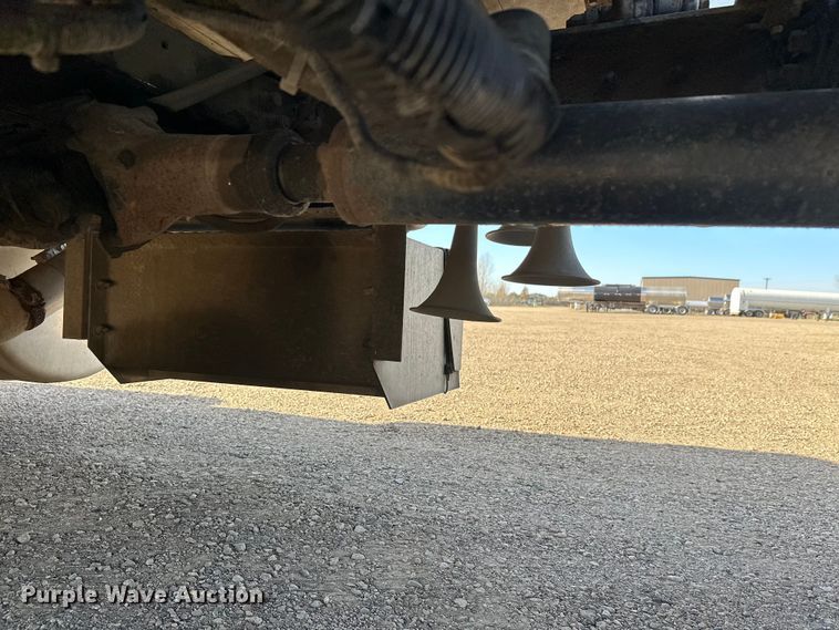 image for item EL0084 1999 Peterbilt 379 semi truck