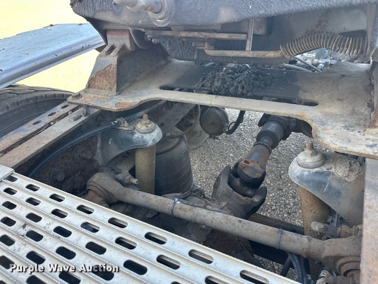 image for item EL0084 1999 Peterbilt 379 semi truck