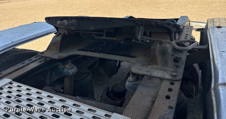 image for item EL0084 1999 Peterbilt 379 semi truck