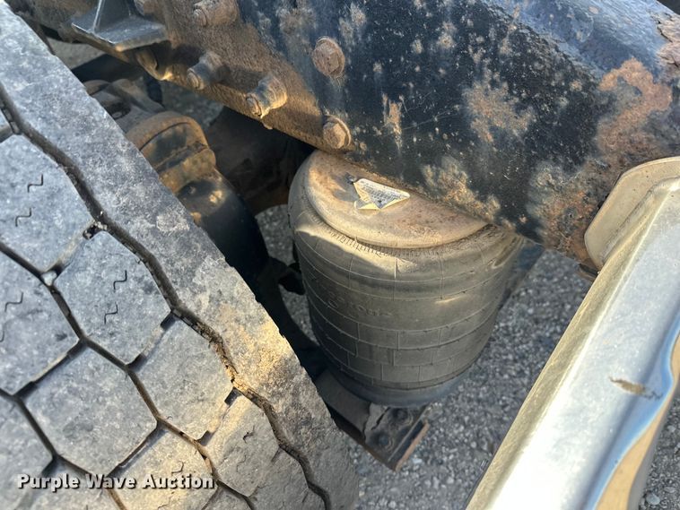 image for item EL0084 1999 Peterbilt 379 semi truck