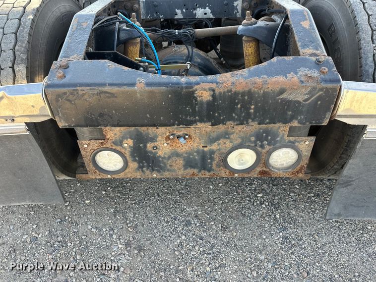 image for item EL0084 1999 Peterbilt 379 semi truck