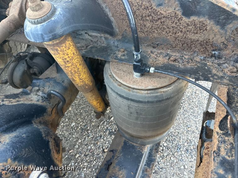 image for item EL0084 1999 Peterbilt 379 semi truck