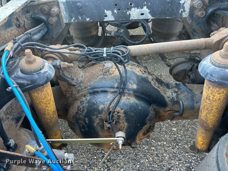 image for item EL0084 1999 Peterbilt 379 semi truck