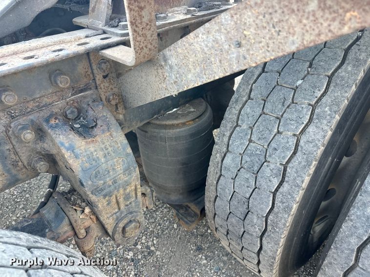 image for item EL0084 1999 Peterbilt 379 semi truck