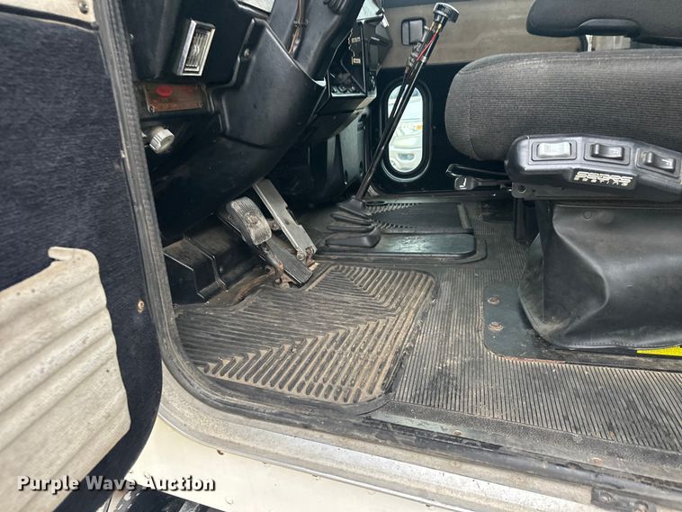 image for item EL0084 1999 Peterbilt 379 semi truck