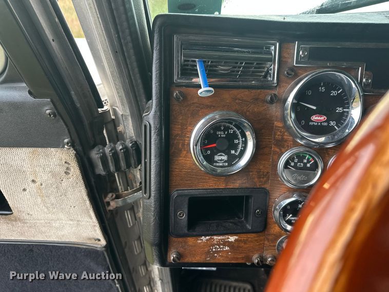 image for item EL0084 1999 Peterbilt 379 semi truck