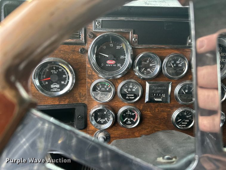 image for item EL0084 1999 Peterbilt 379 semi truck