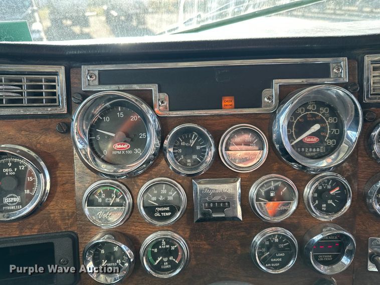 image for item EL0084 1999 Peterbilt 379 semi truck