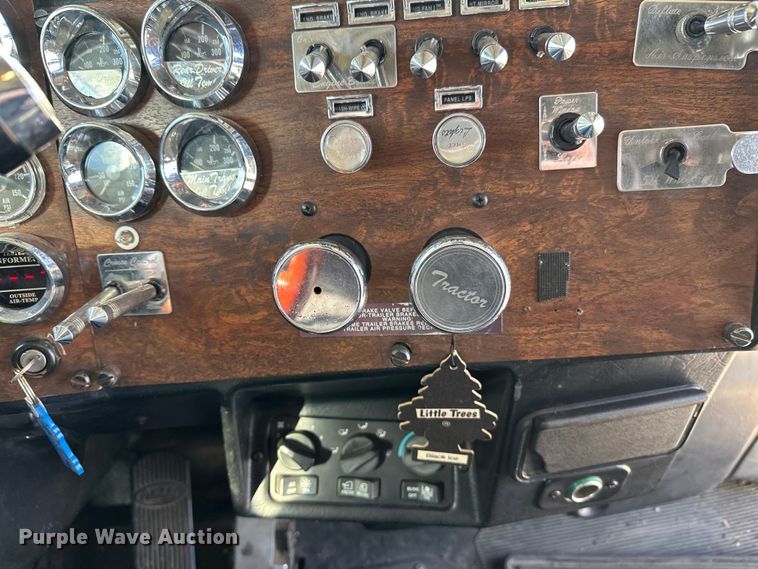 image for item EL0084 1999 Peterbilt 379 semi truck