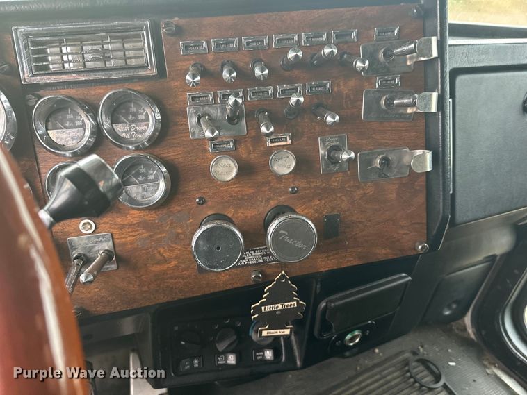 image for item EL0084 1999 Peterbilt 379 semi truck