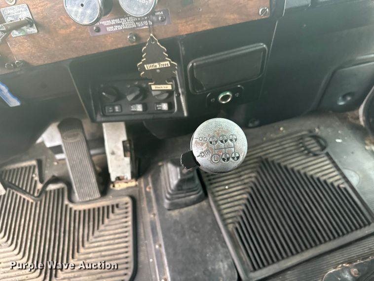 image for item EL0084 1999 Peterbilt 379 semi truck