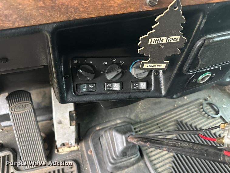 image for item EL0084 1999 Peterbilt 379 semi truck