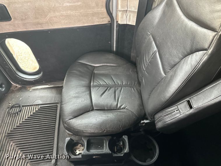 image for item EL0084 1999 Peterbilt 379 semi truck