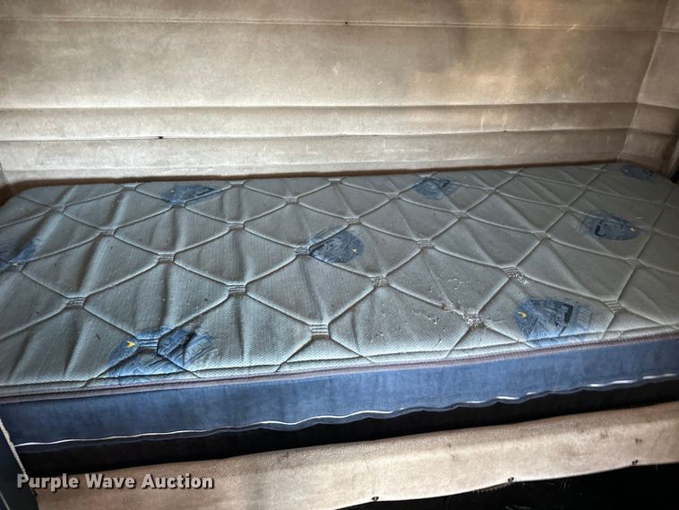 image for item EL0084 1999 Peterbilt 379 semi truck