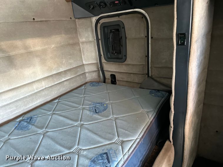 image for item EL0084 1999 Peterbilt 379 semi truck