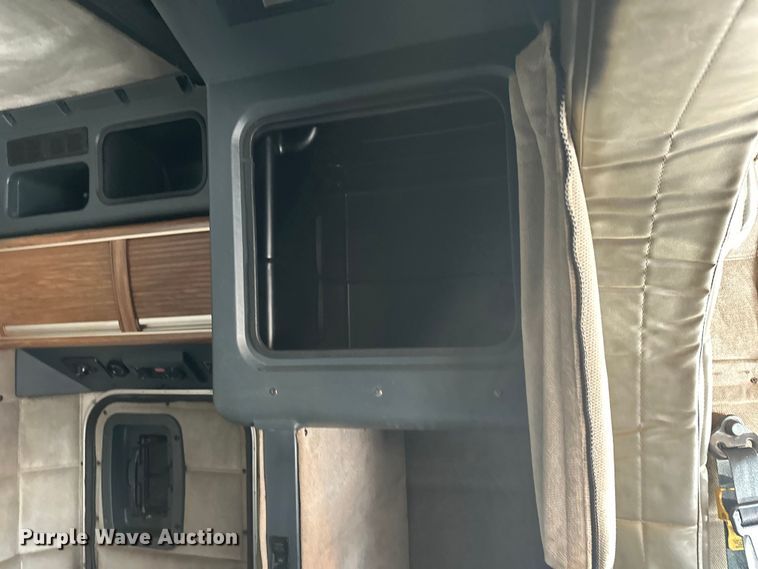 image for item EL0084 1999 Peterbilt 379 semi truck